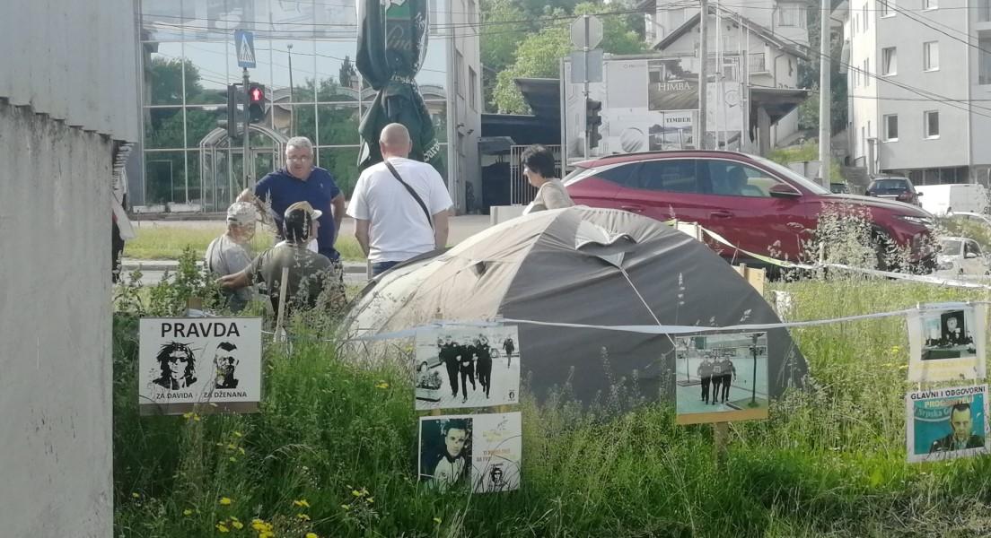 Ispred Suda BiH i dalje je postavljen šator - Avaz
