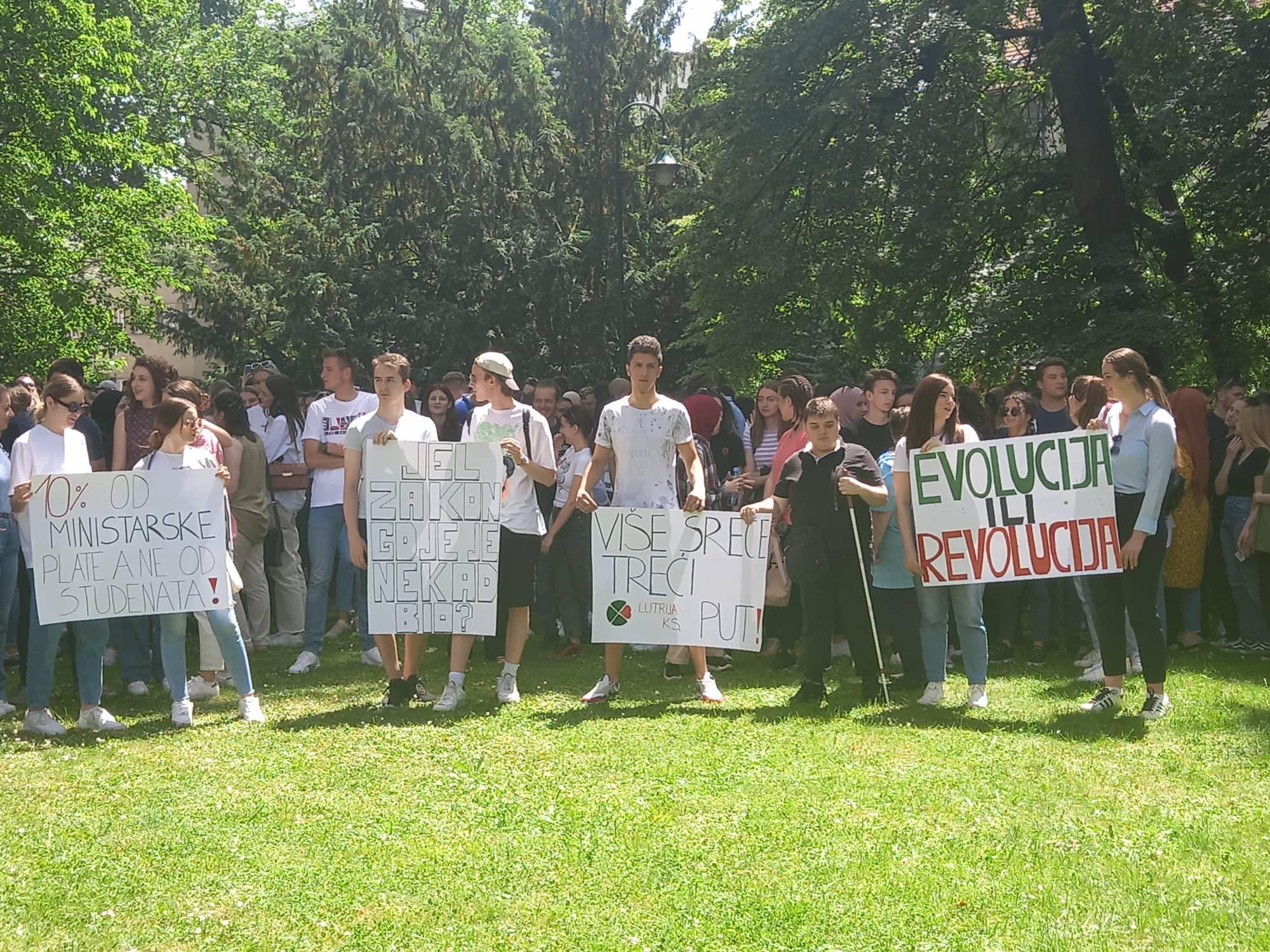 Studenti ispred zgrade Vlade KS - Avaz