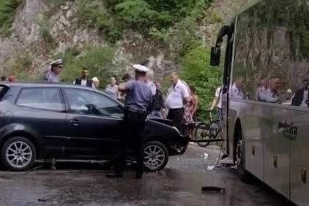 U nesreći su učestvovali autobus i automobil Polo - Avaz