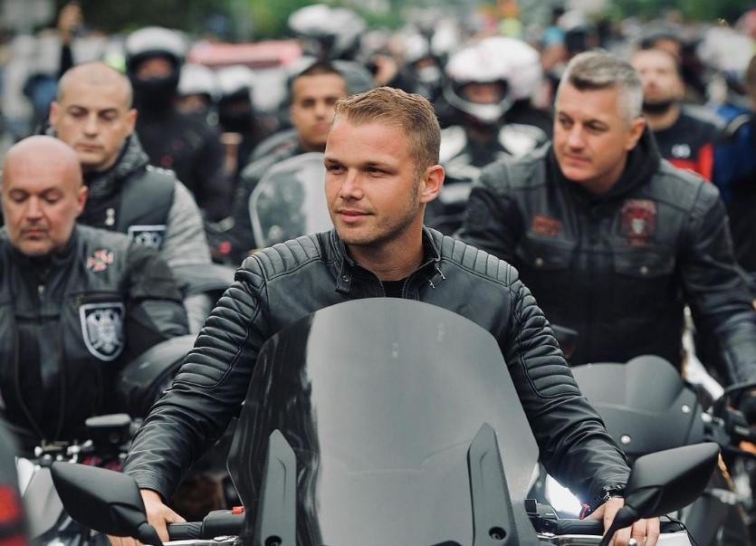 Draško Stanivuković sa bajkerima učestvovao u moto-defileu
