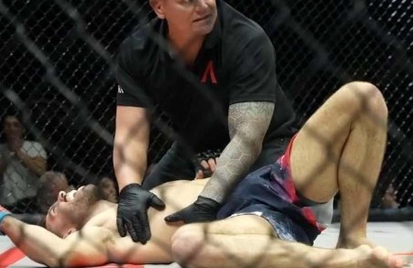 Uznemirujuće scene u MMA kavezu: Australski borac doživio težak lom noge