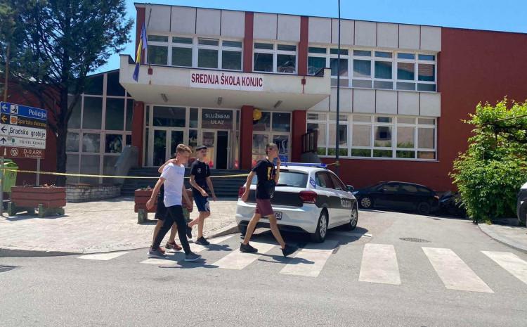 Evakuirani učenici i uposlenici iz škole - Avaz