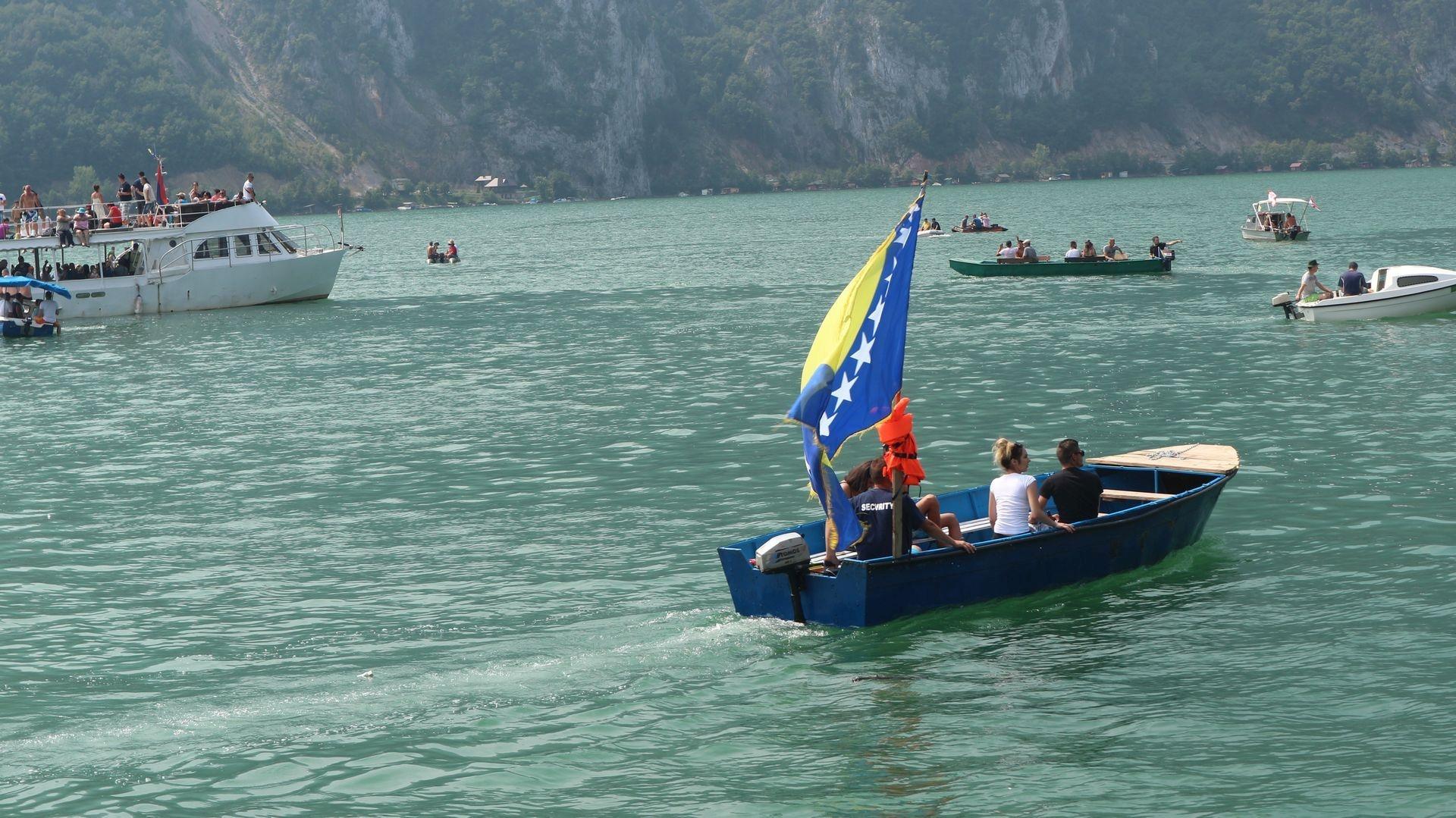 Jezero Perućac se prostire kroz kanjon Drine, sve do Višegrada - Avaz