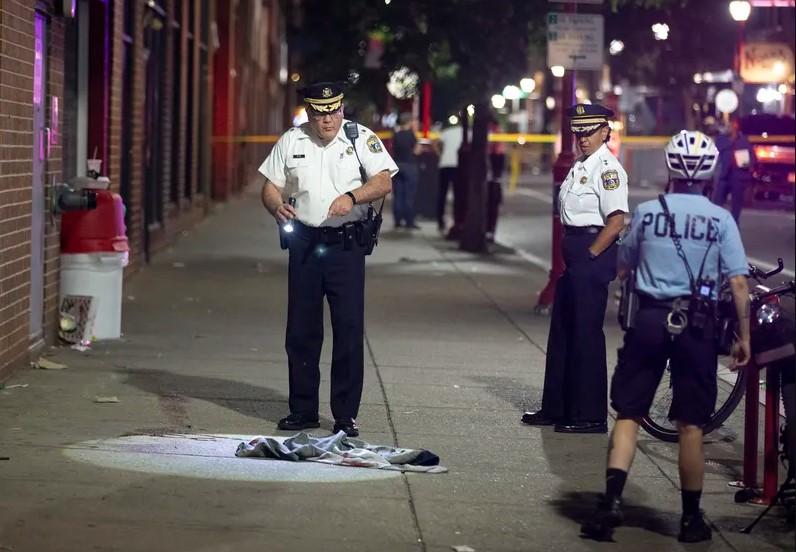 Detalji pucnjave u Filadelfiji: Nekoliko napadača pucalo u masu, tri osobe ubijene