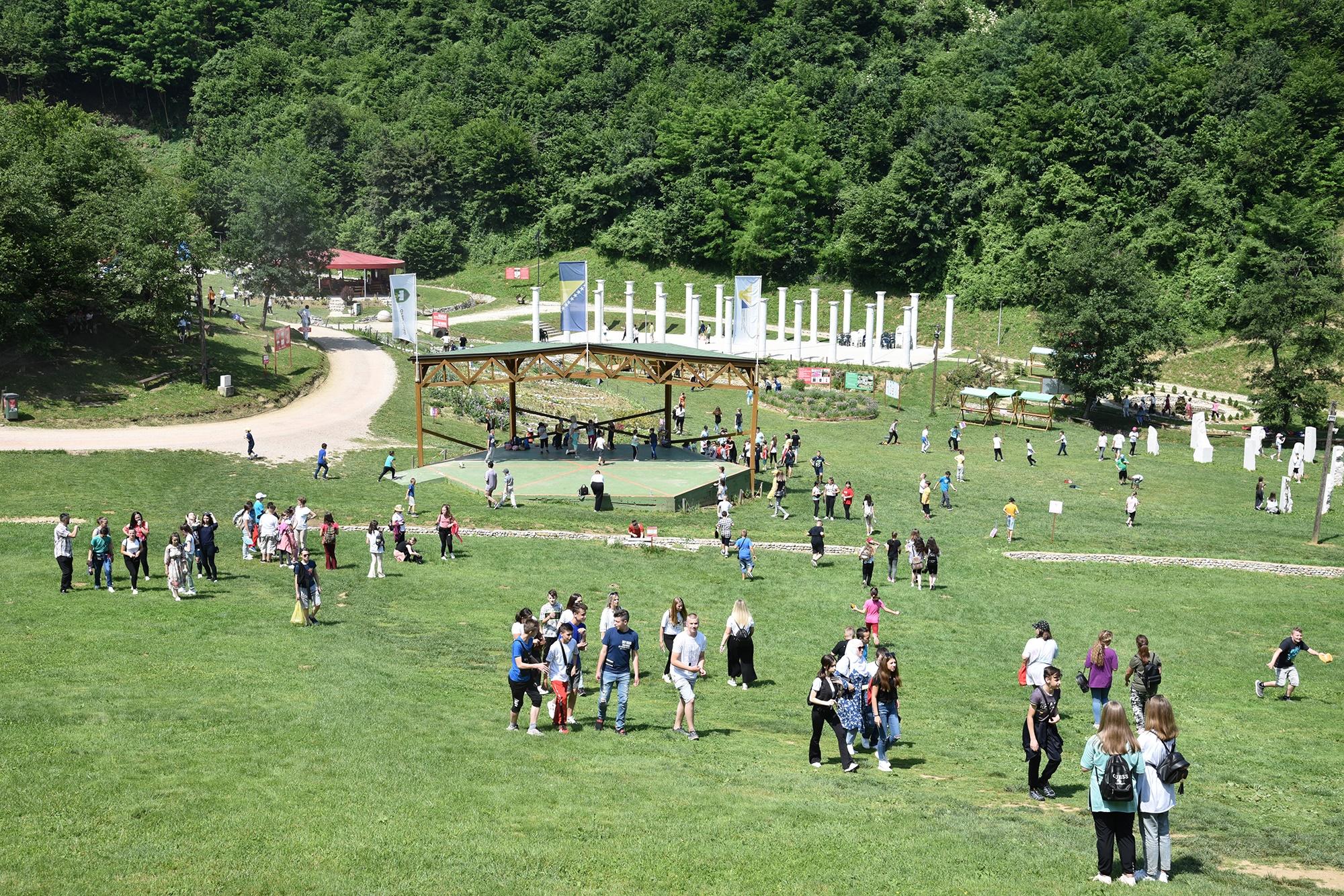Park „Ravne 2“ postao mjesto za ekskurzije: Škole iz cijele BiH na izletima u Bosanskoj dolini piramida