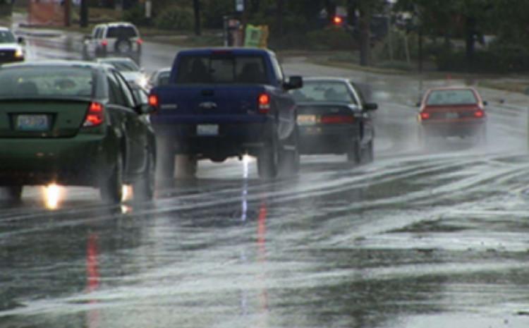 Vozačima se savjetuje oprezna vožnja zbog kiše