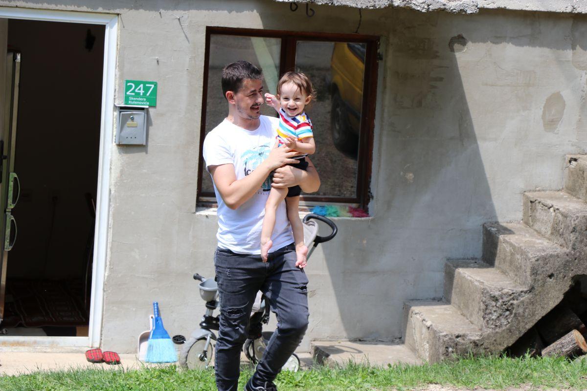 Porodica Kičina iz Tešnja preživljava sa 20 KM mjesečno, načelnik Hadžibajrić odmah uputio pomoć - Avaz