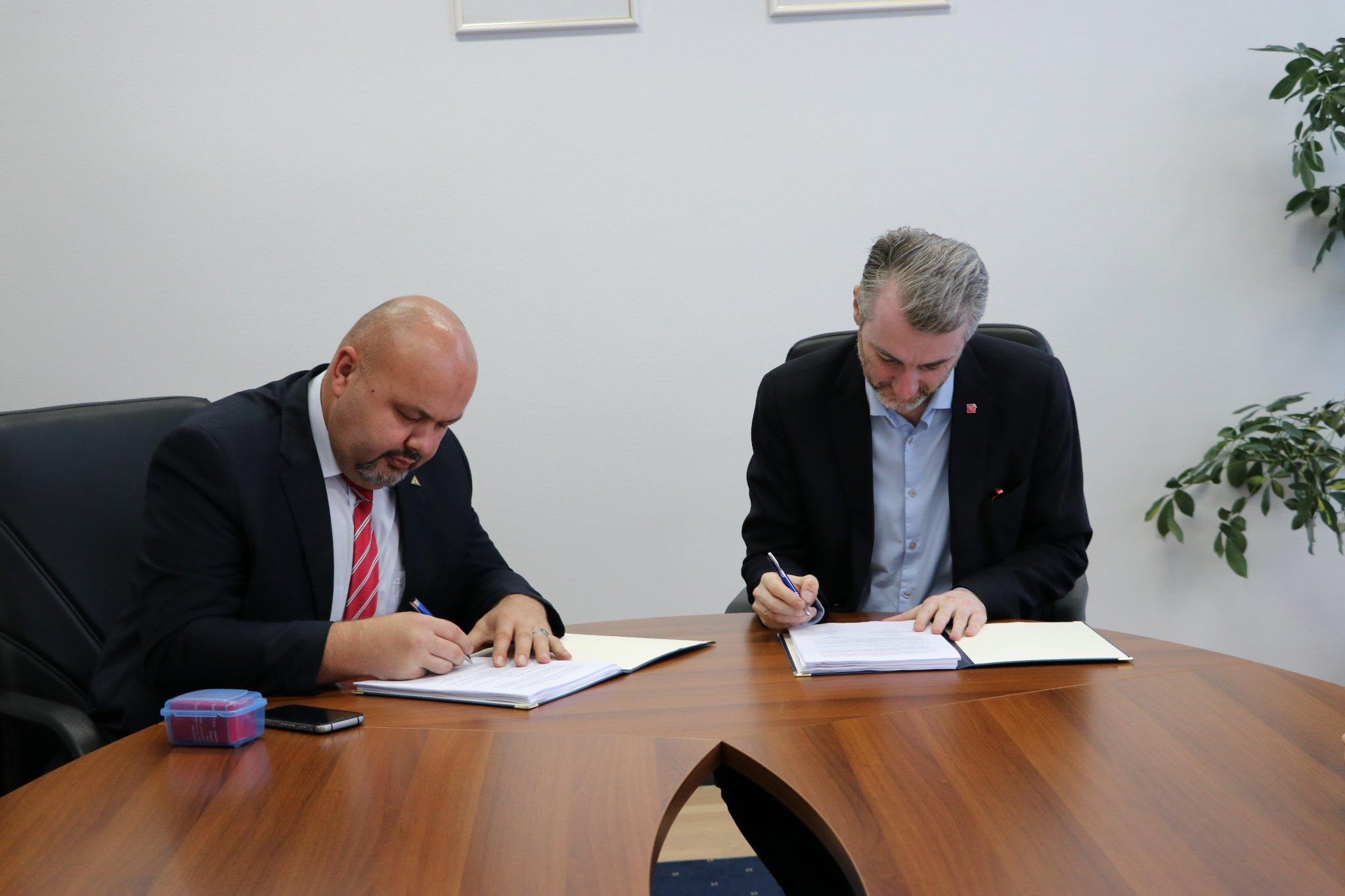 Sivro i Forto na potpisivanju ugovora - Avaz
