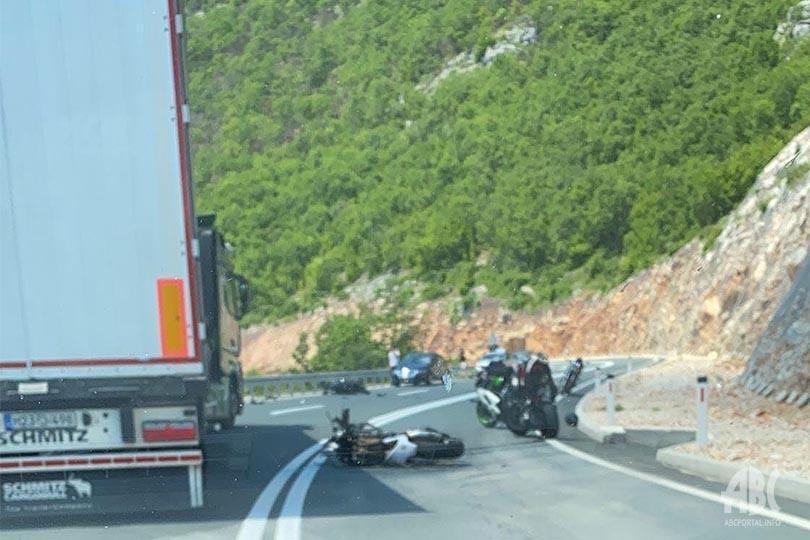 Teška saobraćajna nesreća u mjestu Vranić: Učestvovalo nekoliko motociklista, ima povrijeđenih