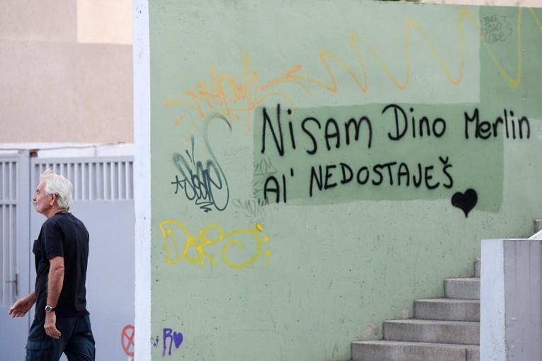 U centru Šibenika romantični grafit: Nisam Dino Merlin al' nedostaješ