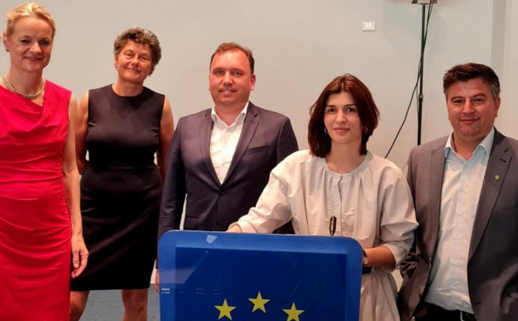 Viola fon Kramon se oglasila: Draga Sabina Ćudić, Ajhorst i ja jesmo plavuše, ali političke razlike među nama su prilično očite
