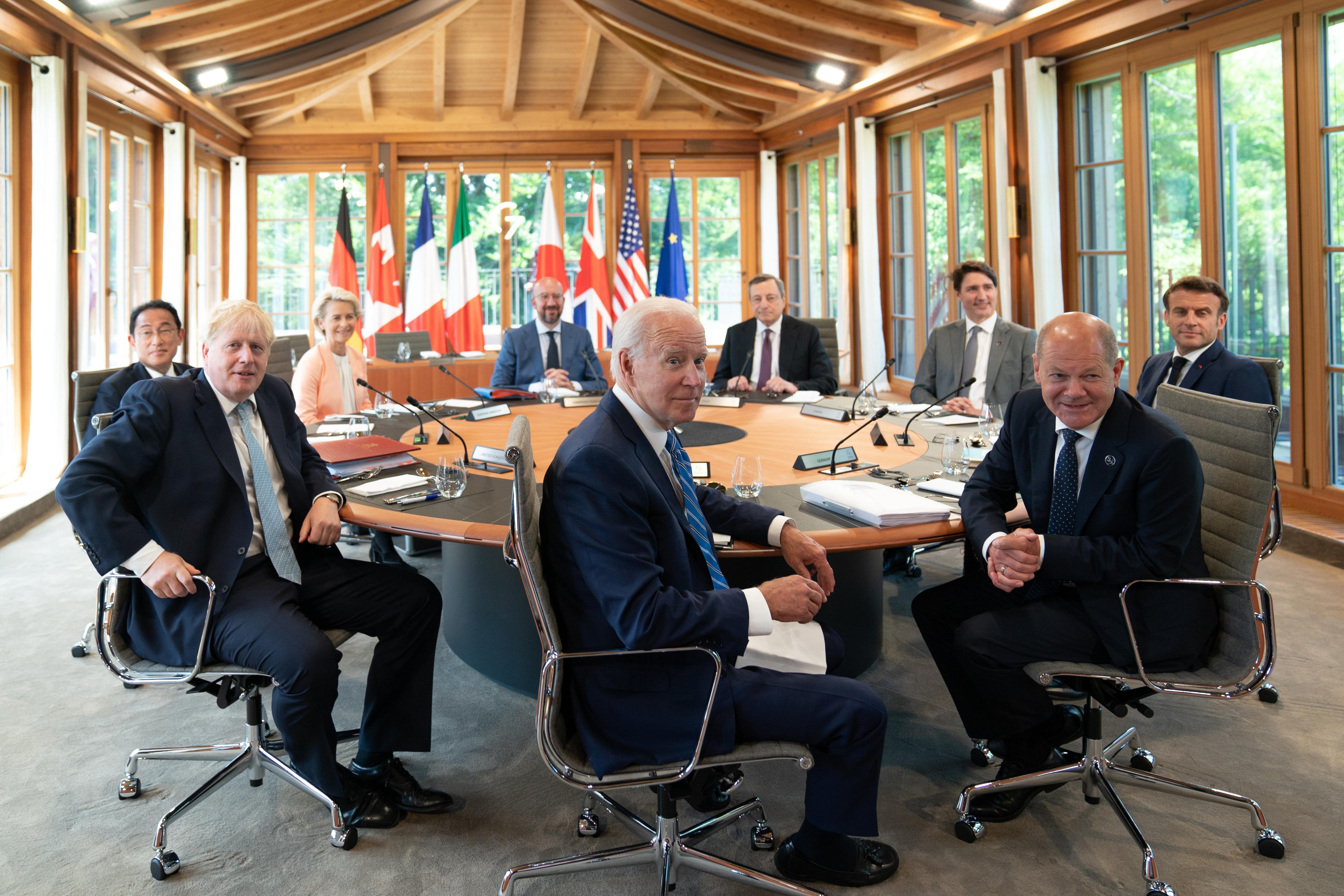 Lideri G7 ismijavali Putina: Da jašemo konja bez majice kao on?
