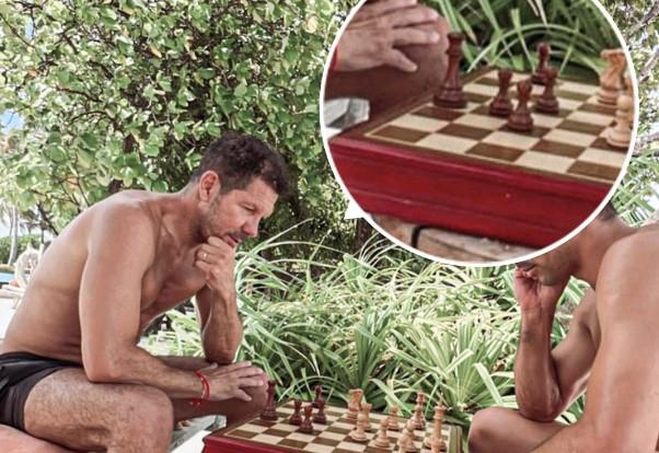 Simeone objavio fotografiju na kojoj igra šah, fanovi primijetili nešto neobično