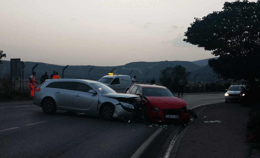 Haos na putu prema Blagaju: U udesu djevojka iz BiH zadobila teške tjelesne povrede, vatrogasci je izvlačili iz vozila