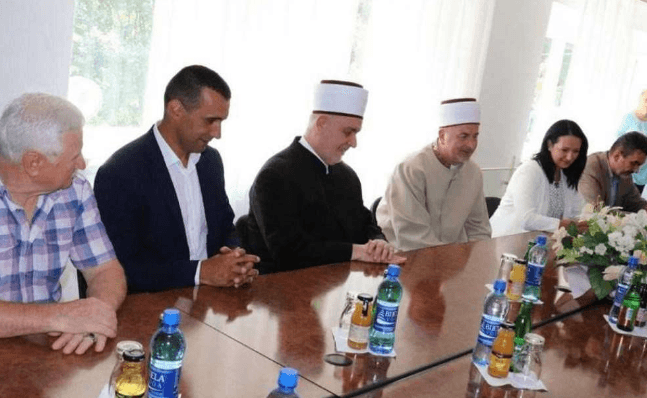 Reisu-l-ulema Islamske zajednice u Bosni i Hercegovini Husein ef. Kavazović sa saradnicima danas je posjetio općinu Pale FBiH - Avaz