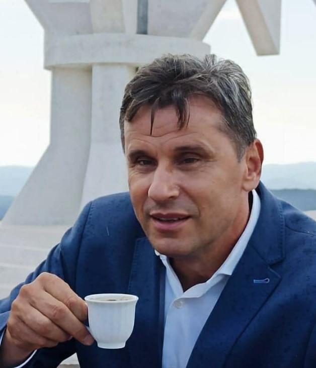 Fadil Novalić popio kafu u Gradačcu - Avaz