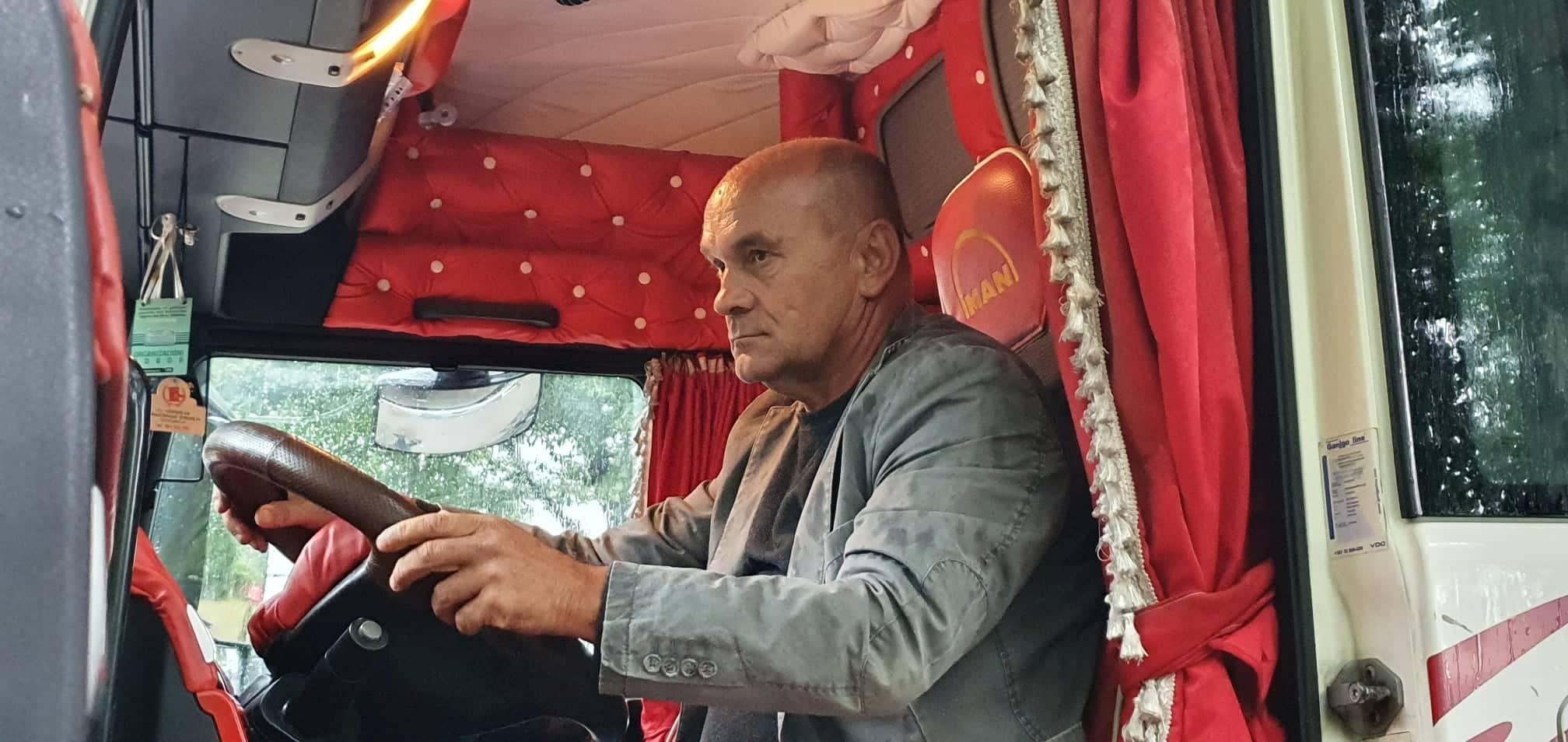 Husein Ahmetlić, vozač kamiona u kojem se nalaze tabuti sa posmrtnim ostacima žrtava genocida u Srebrenici: Sve je teže