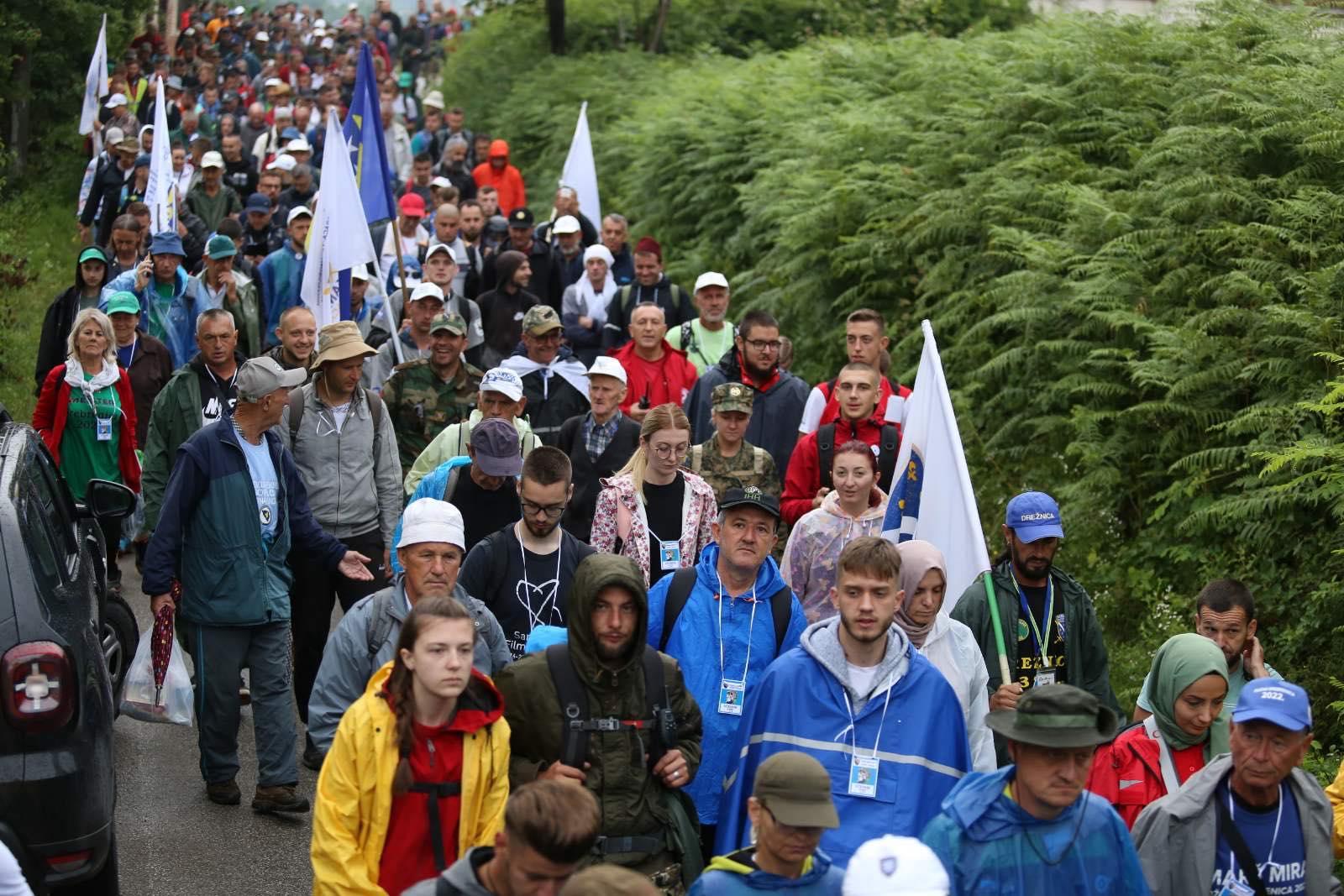 Učesnici Marša mira nastavili pohod prema Potočarima