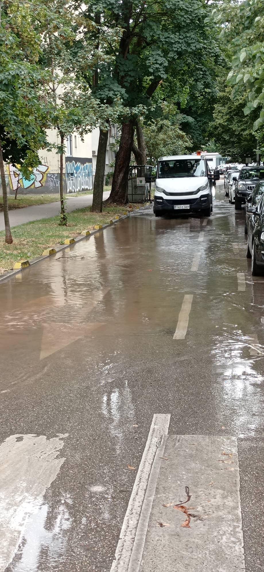 Ulica poplavila - Avaz
