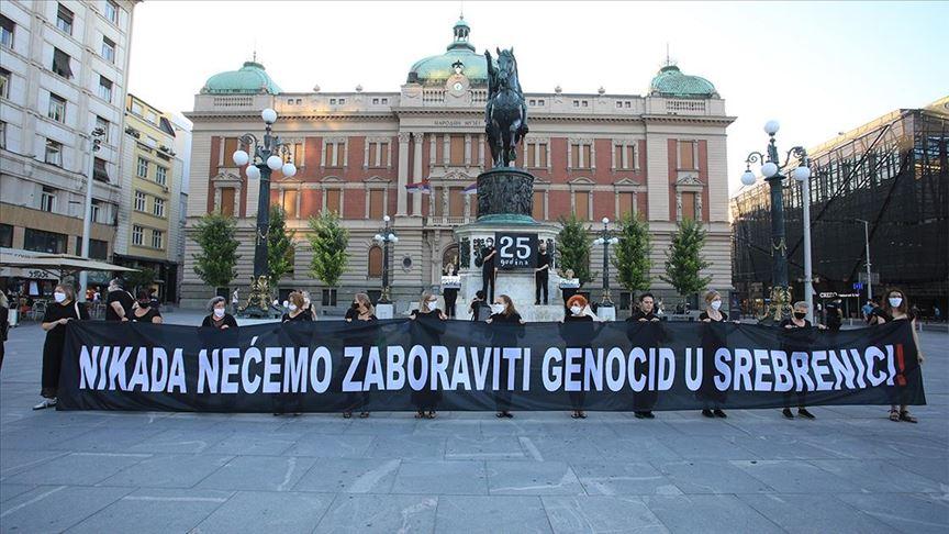 Pod pratnjom jakih policijskih snaga: U Beogradu se obilježava 27. godišnjica genocida u Srebrenici