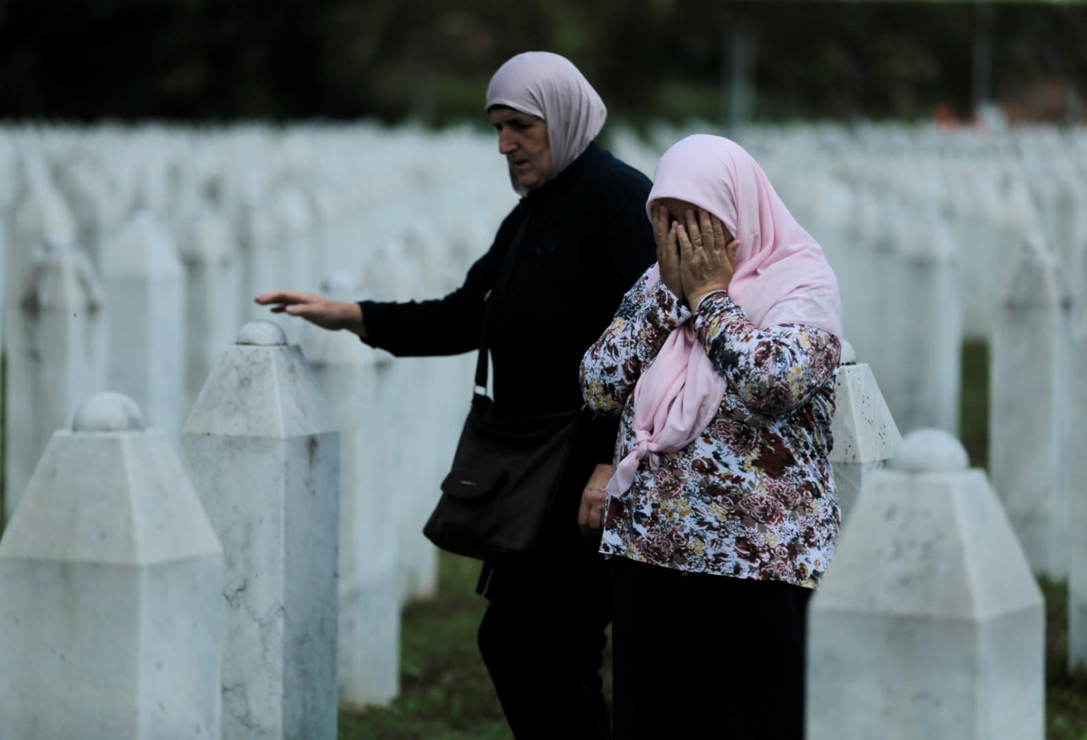 Imena srebreničkih žrtava od sutra na zgradi Skupštine Srbije: Mrtvi ostaju sa nama zauvijek