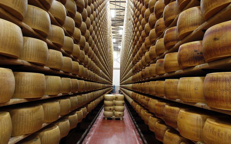 U Italiji postoji banka sira, kredit i dugove možete plaćati u parmezanu