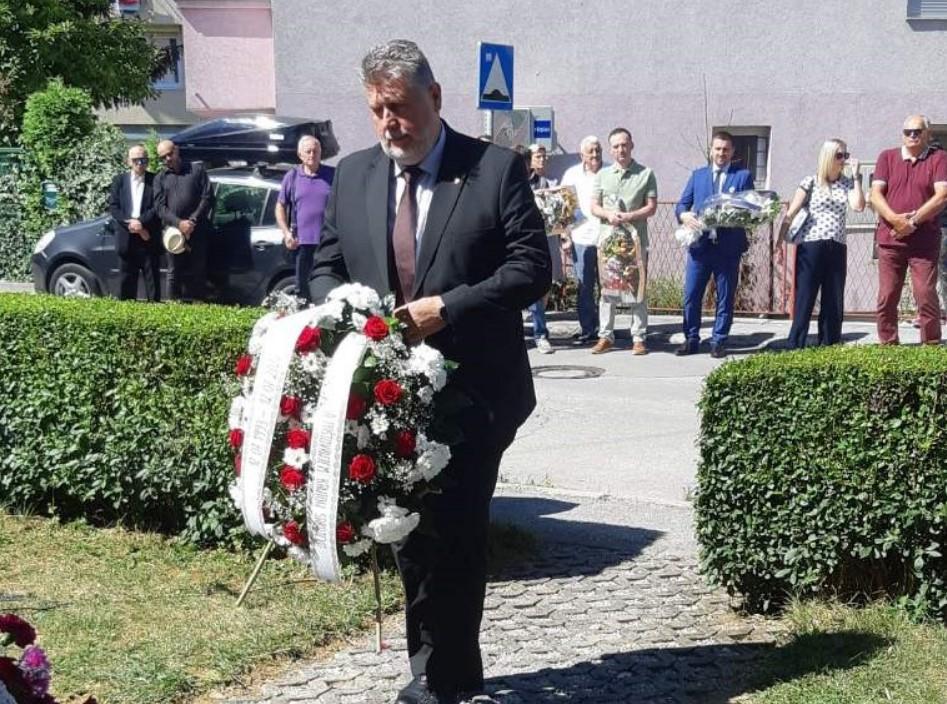 Ministar Hadžiahmetović položio cvijeće - Avaz