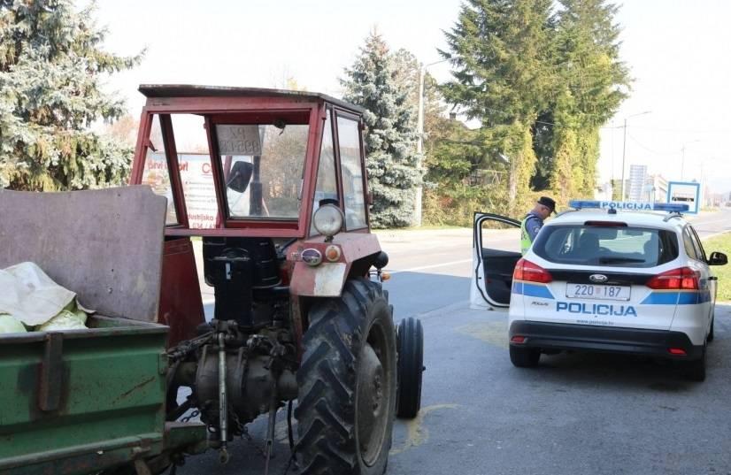 Mladić traktorom bježao policiji u Požegi