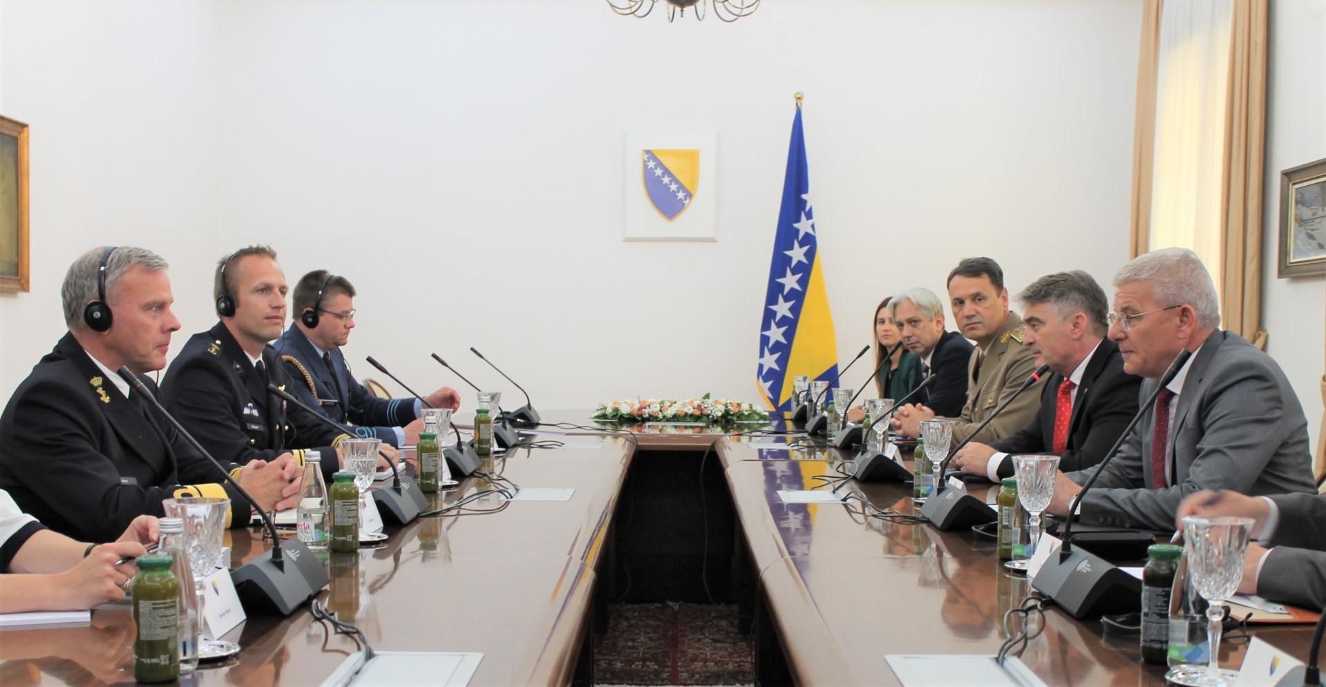 Džaferović i Komšić sastali se s predsjedavajućim Vojnog komiteta NATO-a Bauerom