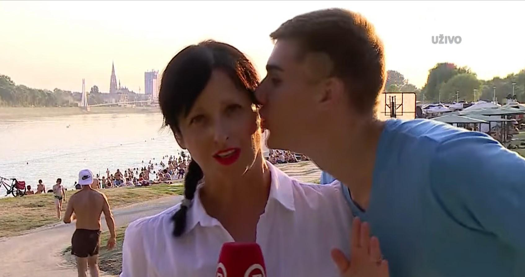 Reporterka Dnevnika Nove TV usred javljanja uživo dobila poljubac od prolaznika