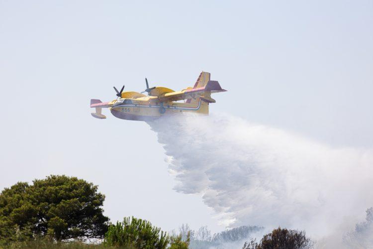Avioni gase požar - Avaz