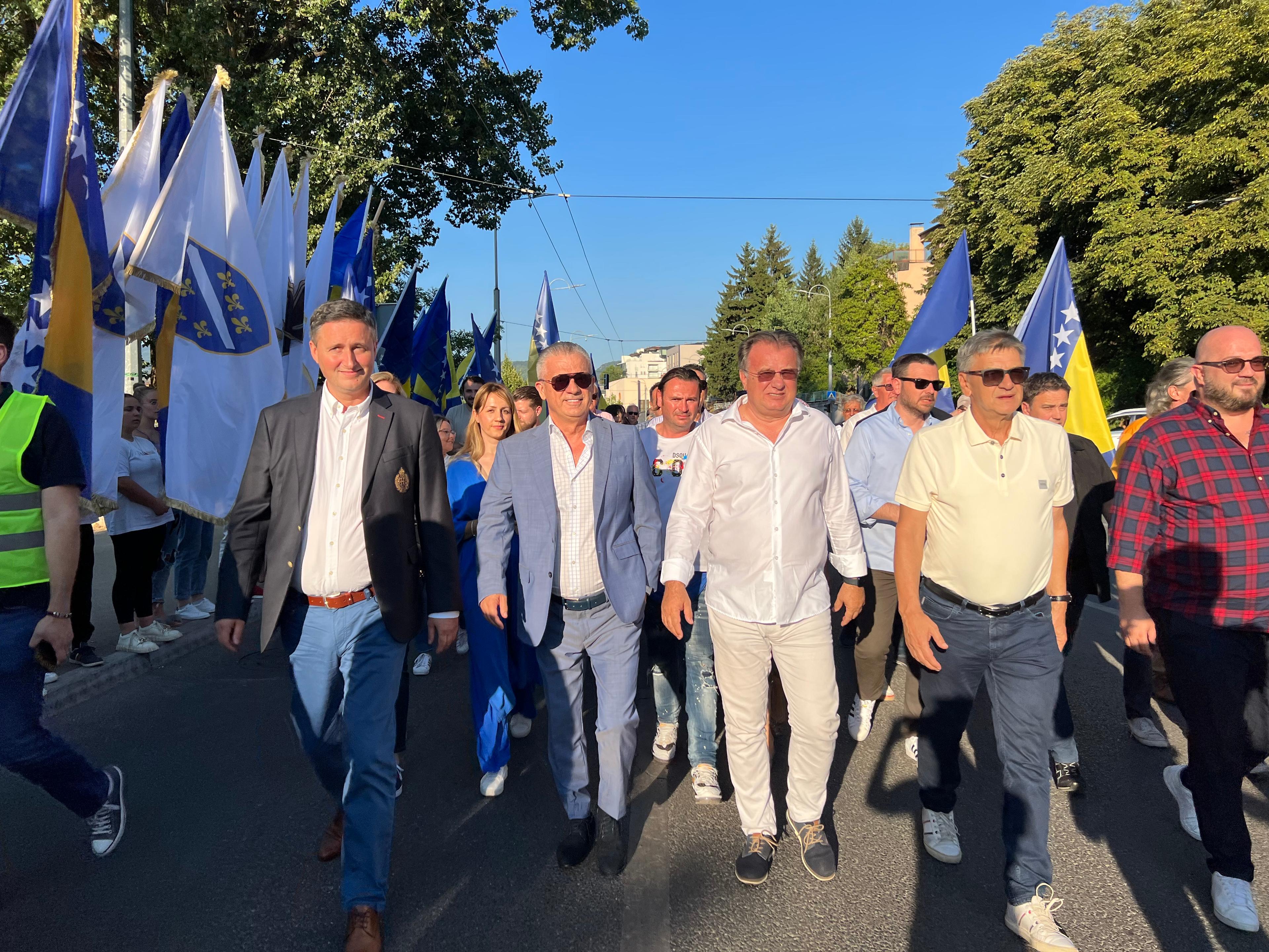 Lideri opozicije stigli na proteste - Avaz