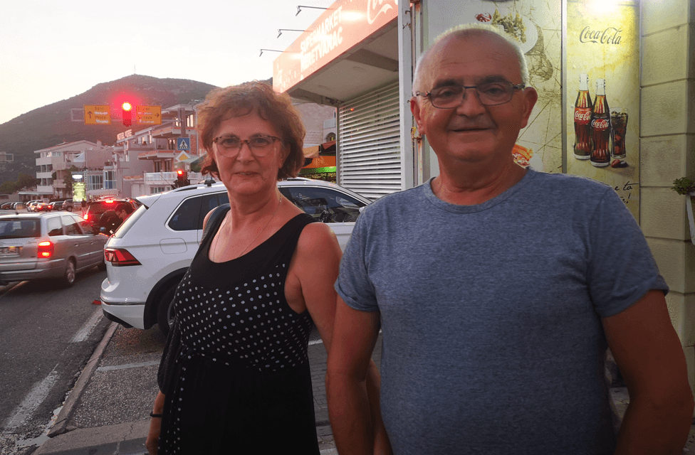 Boška i Maru, koji su danas stigli u Neum iz Danske pomalo je iznerviralo "vozilo na vozilu" - Avaz