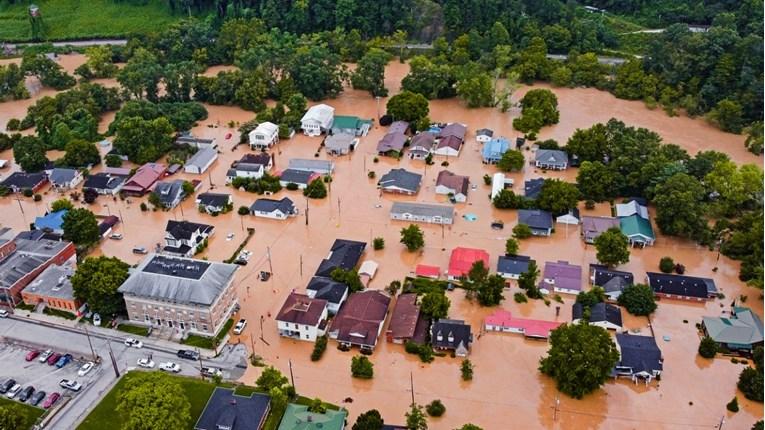 Razorne poplave u SAD: Najmanje osam ljudi izgubilo život
