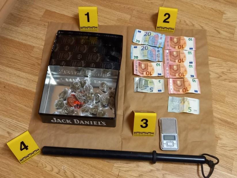 Policija zapljenila drogu i novac - Avaz