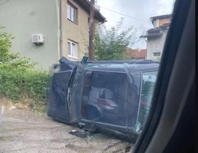 Saobraćajna nesreća u Boljakovom Potoku: Vozač zadobio lakše povrede nakon prevrtanja vozila
