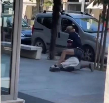 Uznemirujući video / Migrant u Italiji ubijen u centru grada, niko nije intervenisao