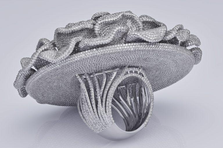 Prsten u obliku gljive ušao u Ginisovu knjigu rekorda: Ima 24.679 dijamanata