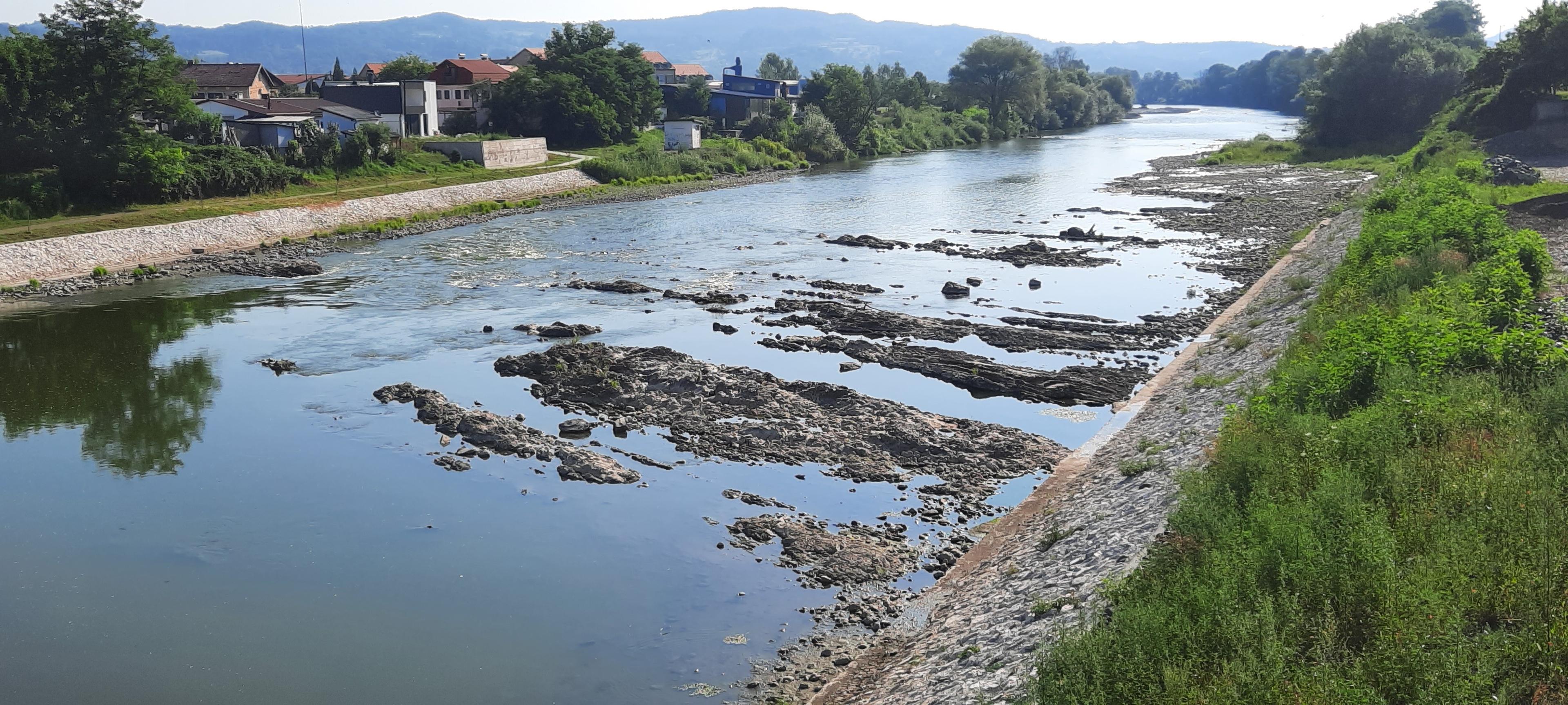 Rijeka Bosna kod Žepča se može pregaziti - Avaz