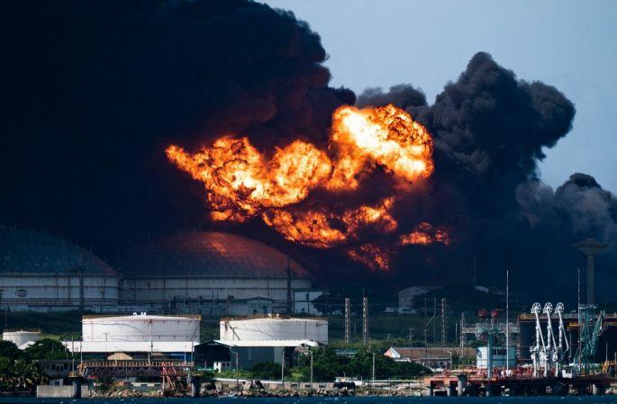 U velikom požaru naftnog skladišta na Kubi 17 nestalih i 77 povrijeđenih