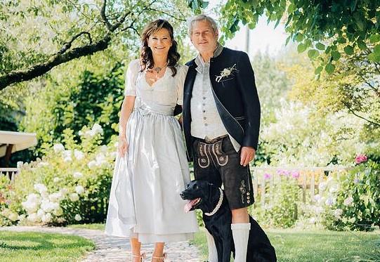 Johanes Han oženio bivšu austrijsku vicekancelarku, na svadbi bili Kurz i Benko