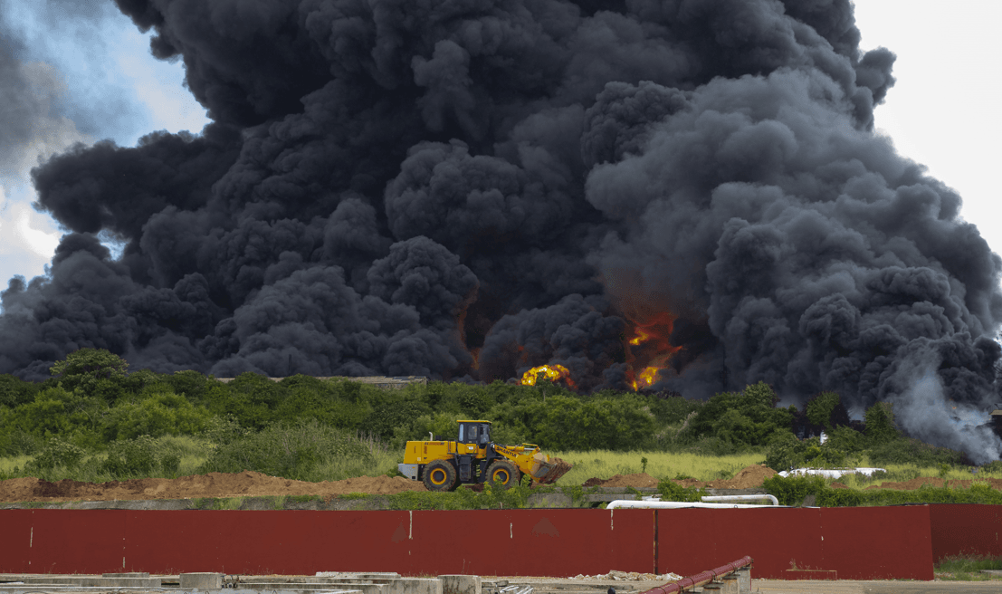 Apokaliptične fotografije s Kube: U požaru u skladištu nafte jedna osoba poginula, 121 povrijeđena