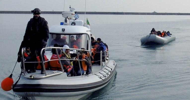 Prevrnuo se brod u Grčkoj: Desetine migranata nestalo, 29 osoba spasila policija
