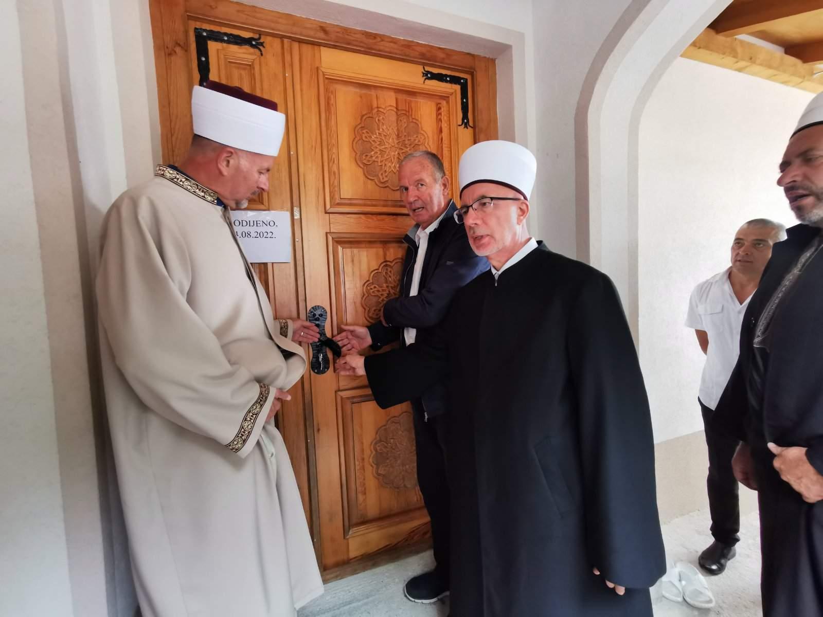 Sa otvaranja džamije - Avaz