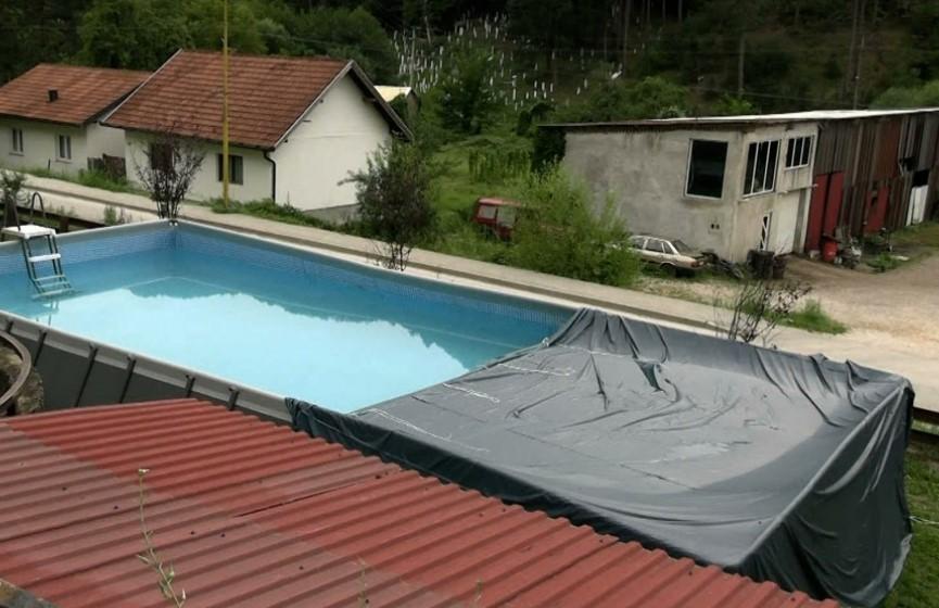 Ovo je priča o složnim komšijama u Srebrenici: Djeci kupili bazen da budu zajedno