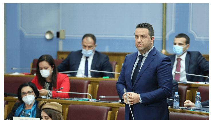 Poslanik DPS-a Abazoviću: Dokazali ste da niste dostojni funkcije premijera