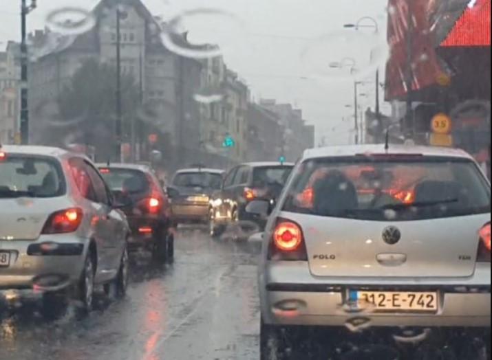 U Sarajevu pretežno oblačno, povremeno može padati kiša - Avaz