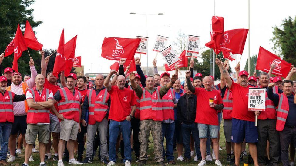 Radnici u najvećoj kontejnerskoj luci u Velikoj Britaniji započeli osmodnevni štrajk