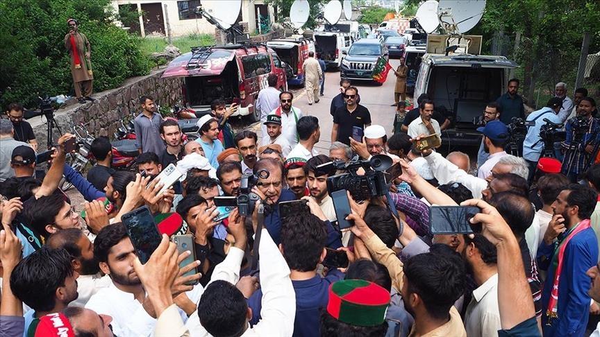 Rastu političke tenzije u Pakistanu: Pristalice se okupljaju ispred kuće bivšeg premijera Khana