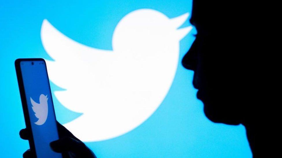 Suspendovani Twitter nalozi ambasada Srbije u osam država